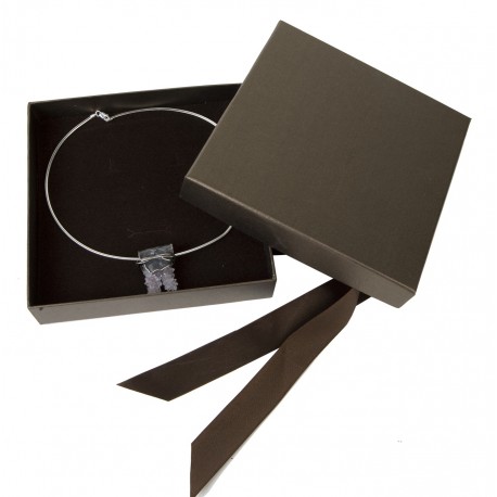 Caja de carton con lazo para collar gargantilla de joyeria bisuteria y joyas TF4170x170x40 mm.