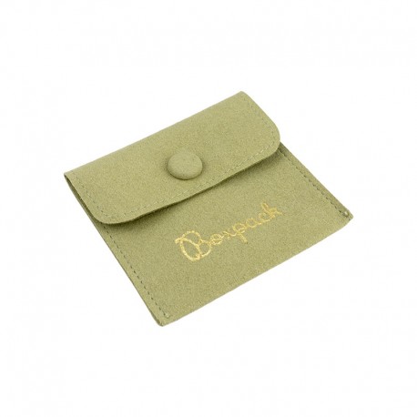 Bolsa microfibra color arena cierre de solapa y boton 79x79 Mm. M-502