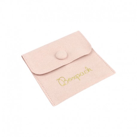 Bolsa microfibra color arena cierre de solapa y boton 79x79 Mm. M-502