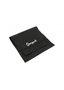 Bolsa microfibra negra cierre de solapa y cinturon 79x79 Mm. M-402