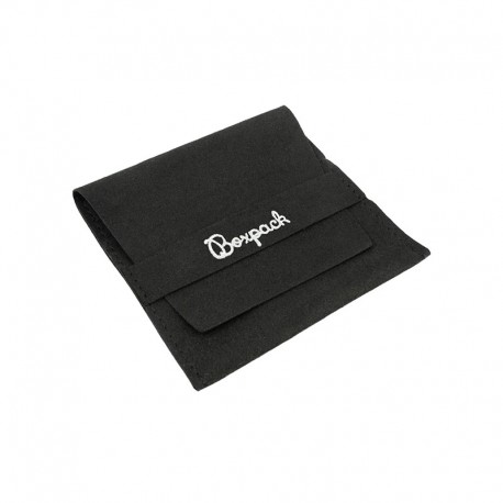 Bolsa microfibra negra cierre de solapa y cinturon 79x79 Mm. M-402